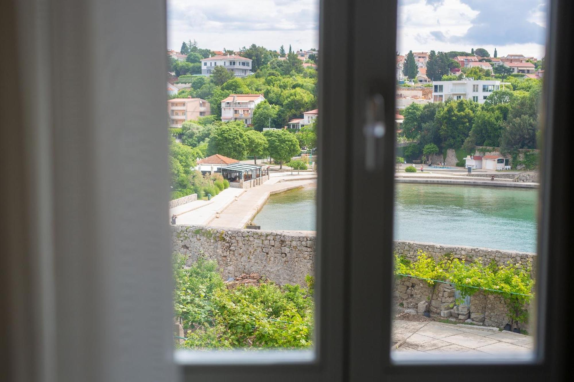 Portella Rooms Krk Town Buitenkant foto